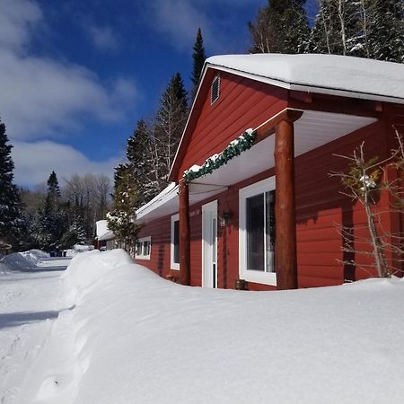Kan-A-Mouche Pourvoirie Auberge Et Chalets Сен-Мишель-де-Сен Экстерьер фото