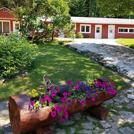 Kan-A-Mouche Pourvoirie Auberge Et Chalets Сен-Мишель-де-Сен Экстерьер фото