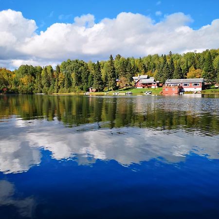 Kan-A-Mouche Pourvoirie Auberge Et Chalets Сен-Мишель-де-Сен Экстерьер фото