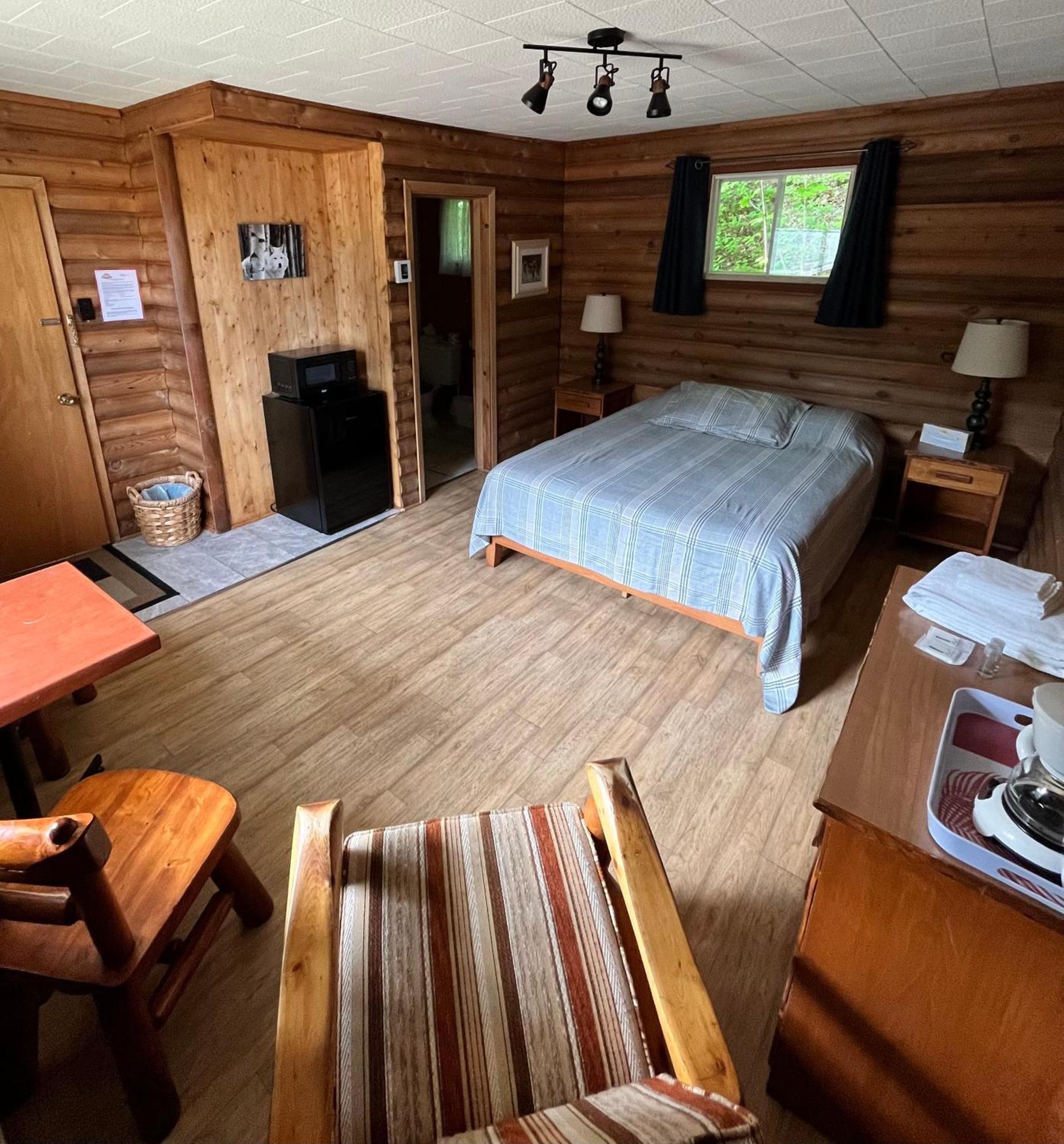 Kan-A-Mouche Pourvoirie Auberge Et Chalets Сен-Мишель-де-Сен Экстерьер фото