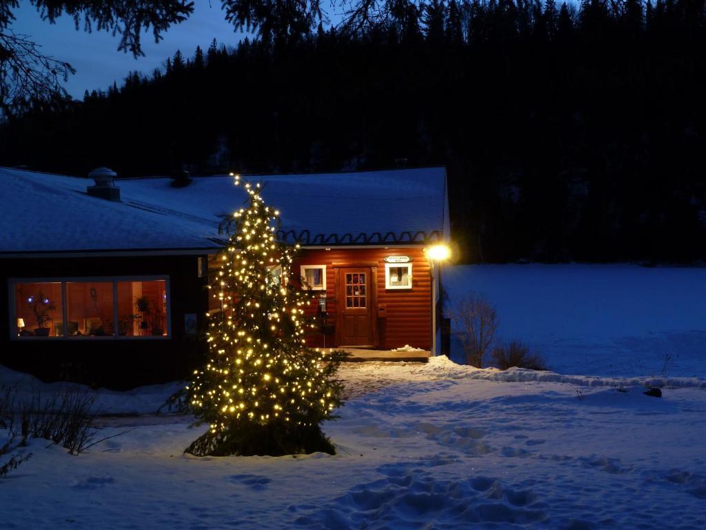 Kan-A-Mouche Pourvoirie Auberge Et Chalets Сен-Мишель-де-Сен Экстерьер фото