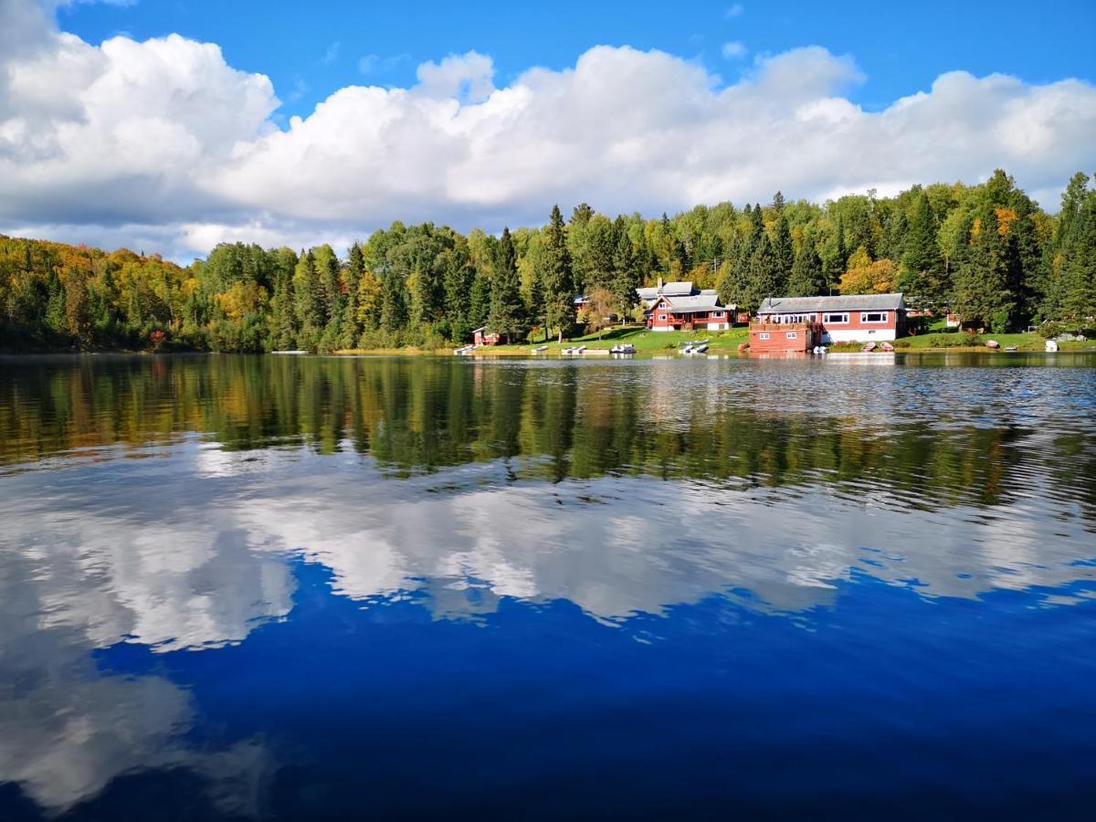 Kan-A-Mouche Pourvoirie Auberge Et Chalets Сен-Мишель-де-Сен Экстерьер фото